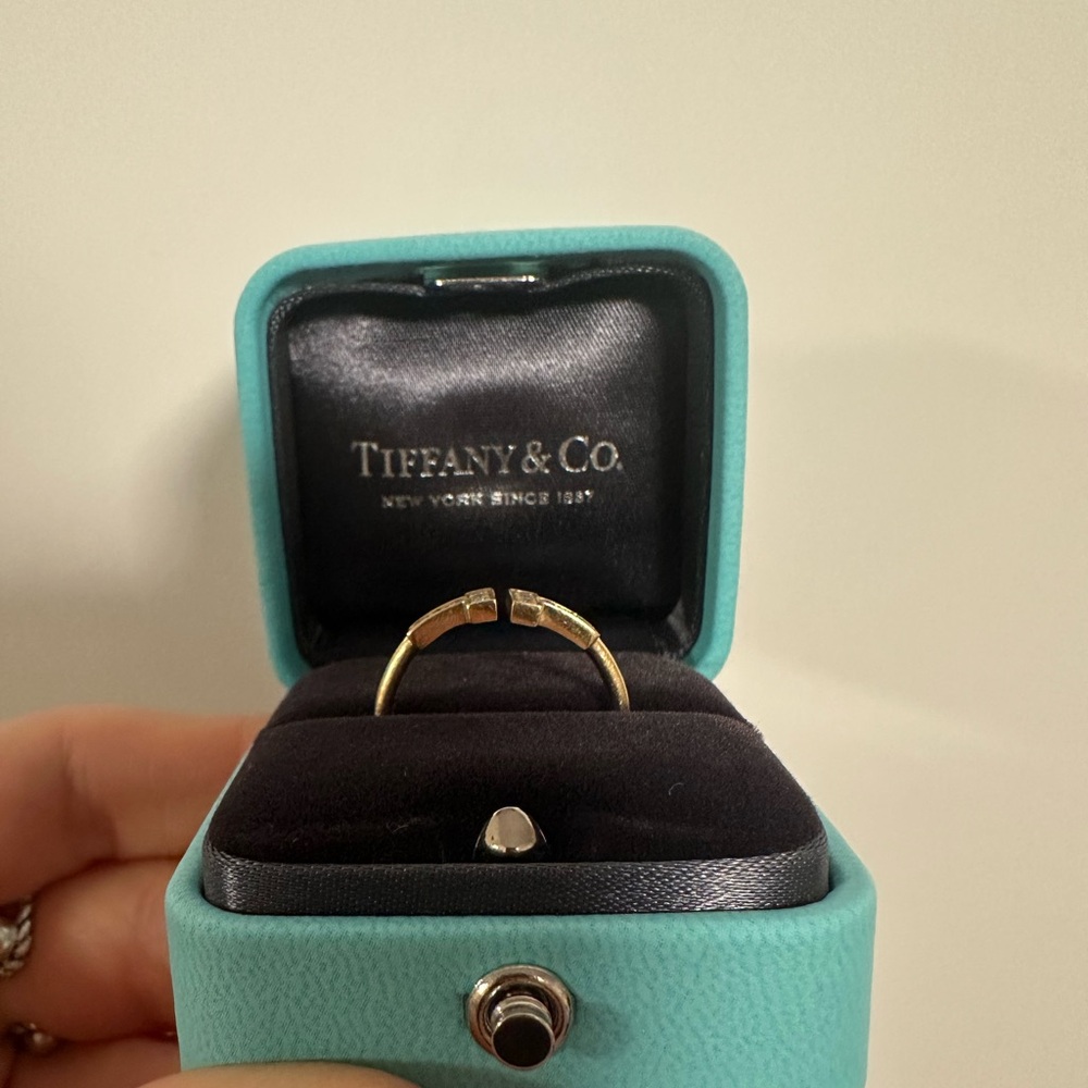Tiffany & Co. Gold Geometric Ring - Picture 3 of 4